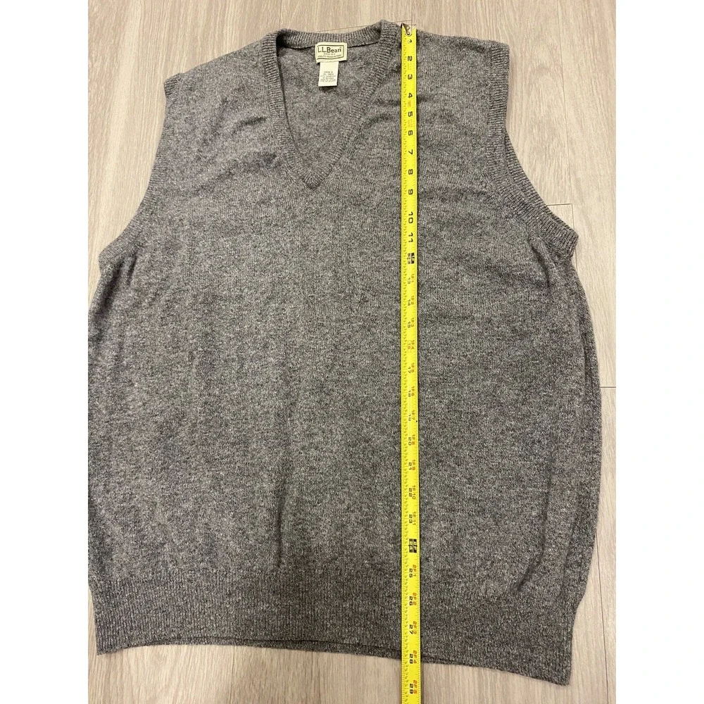 LL Bean Men's LambsWool Sweater Vest XL Sleeveless Gray V-neck Pullover Latvia
